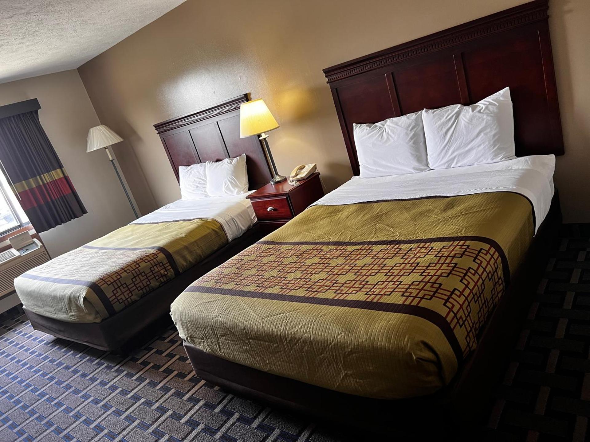 Sky Lodge Inn & Suites - Delavan