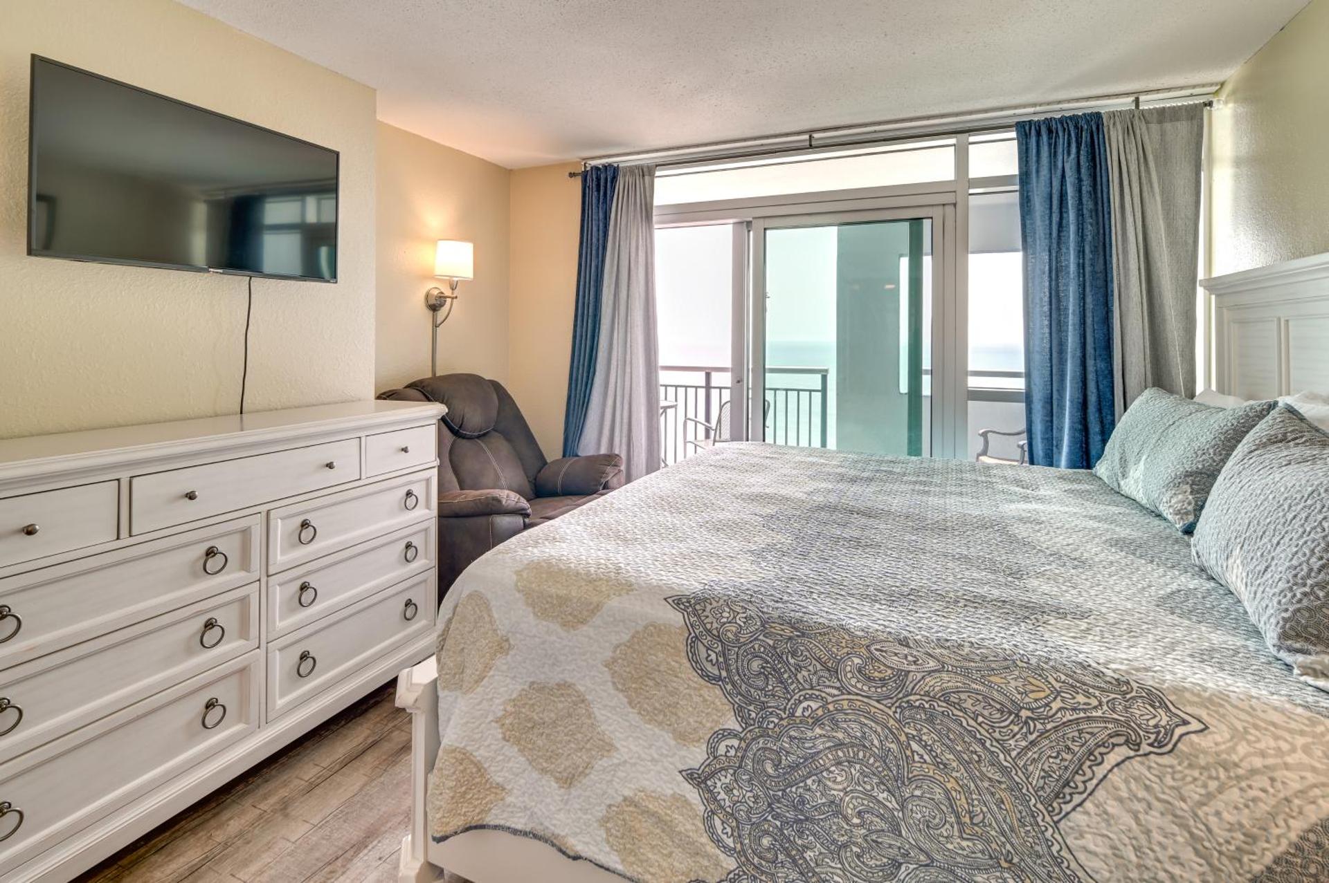 Oceanfront Myrtle Beach Condo with Pools and Hot Tubs