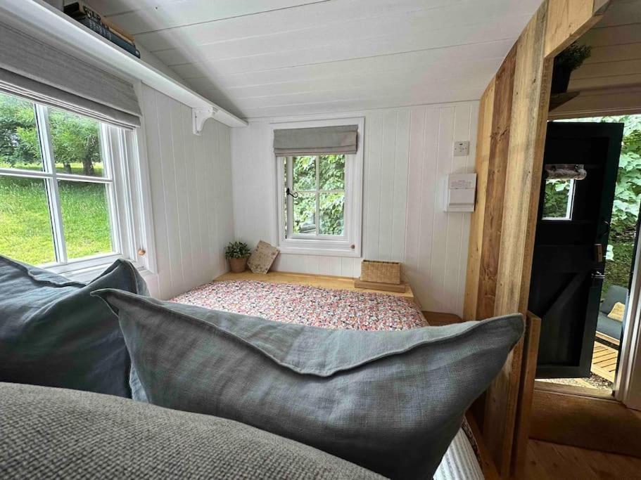 Cornwall Woodland Shepherd's Hut Deirdres Hut