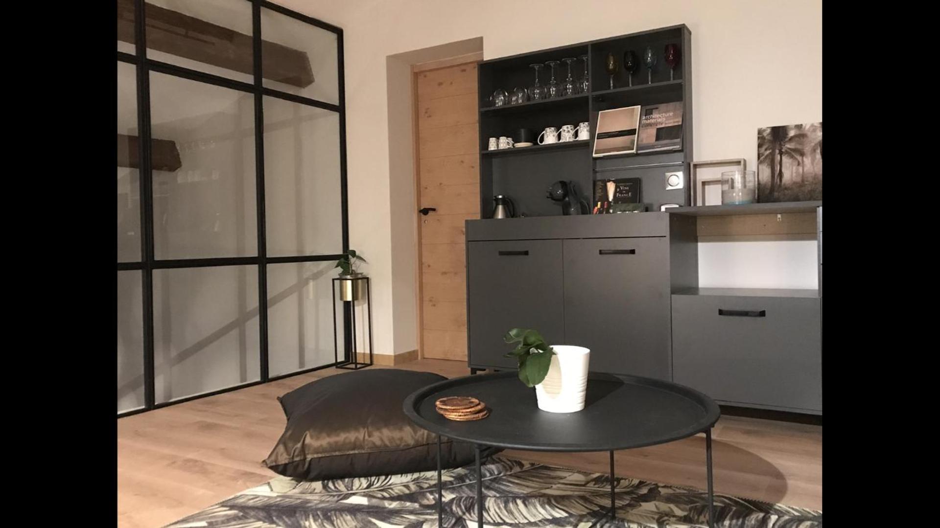 Communal lounge/ TV room