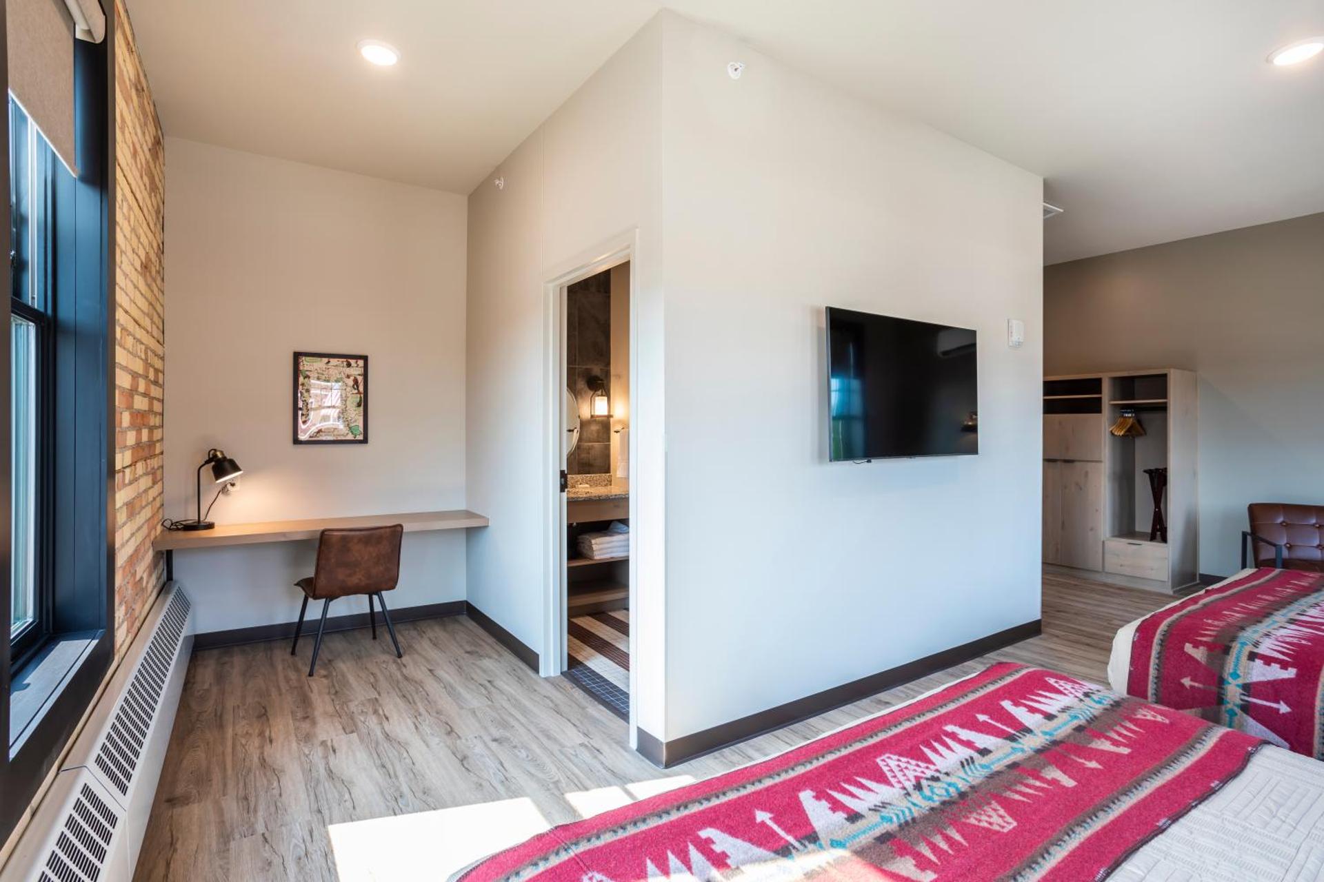 Room 16 @ 102 West Main Street