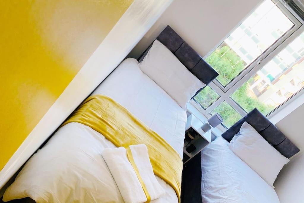 2 Bed Apartment with Free Parking