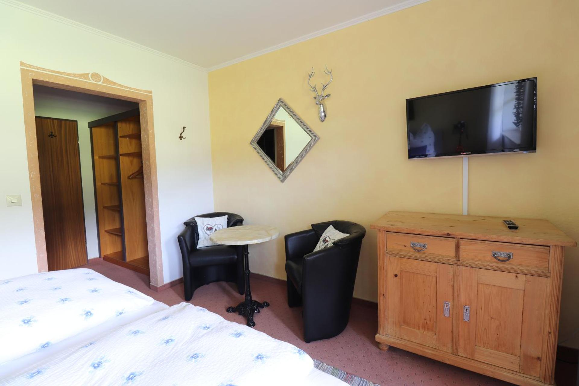 Communal lounge/ TV room