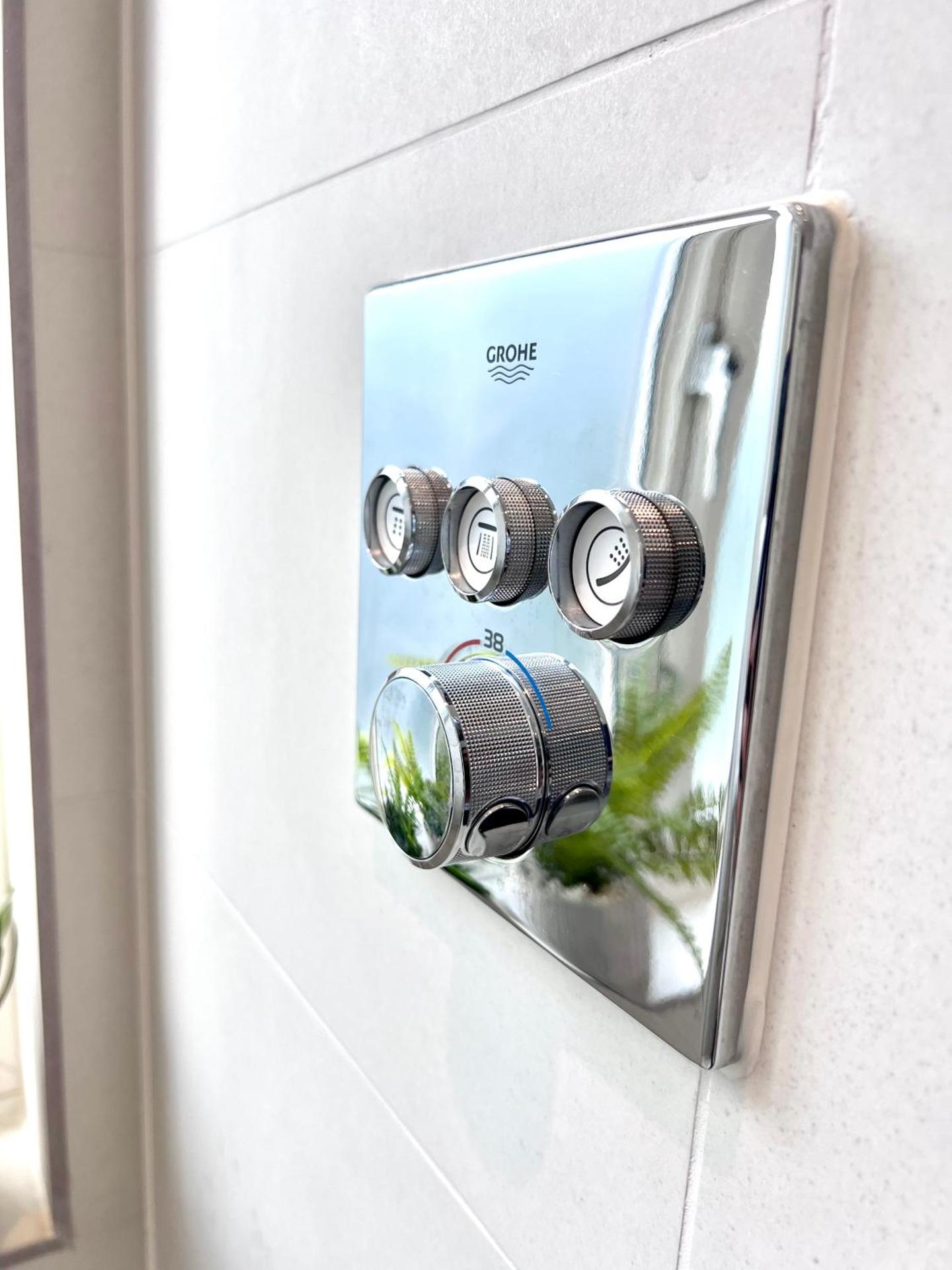 Beautiful 5-bedroom private house in quiet London street 2 minutes from station