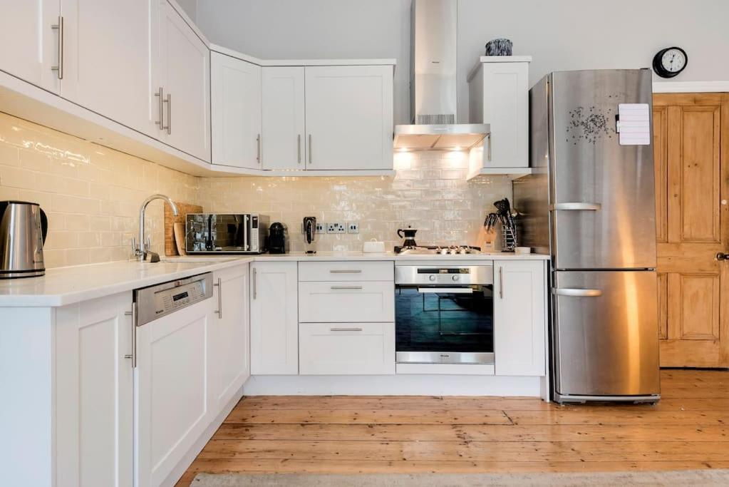 Contemporary Clapham Living