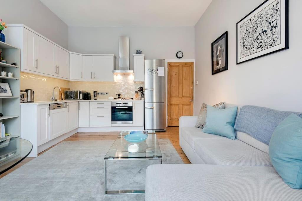 Contemporary Clapham Living