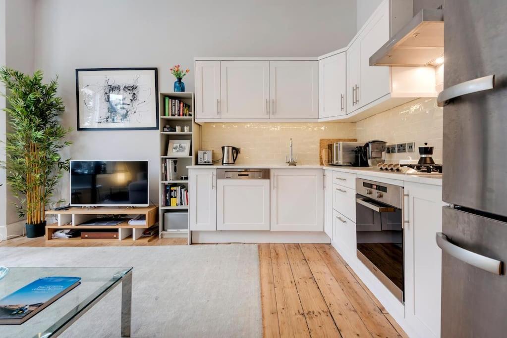 Contemporary Clapham Living