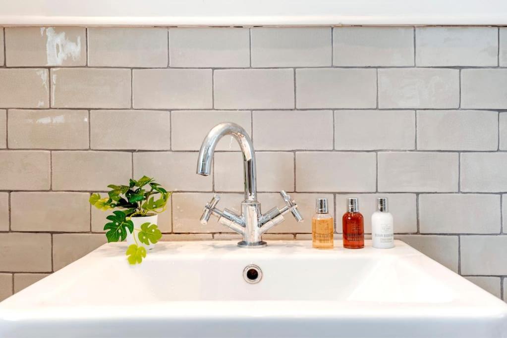 Contemporary Clapham Living