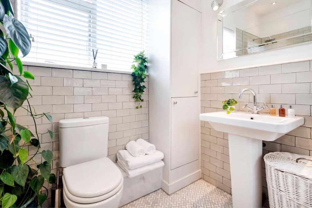 Contemporary Clapham Living