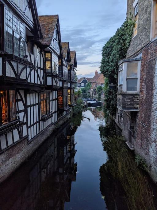 Apartment 6 at Number 8: City centre, 1 bedroom, sofa bed in lounge