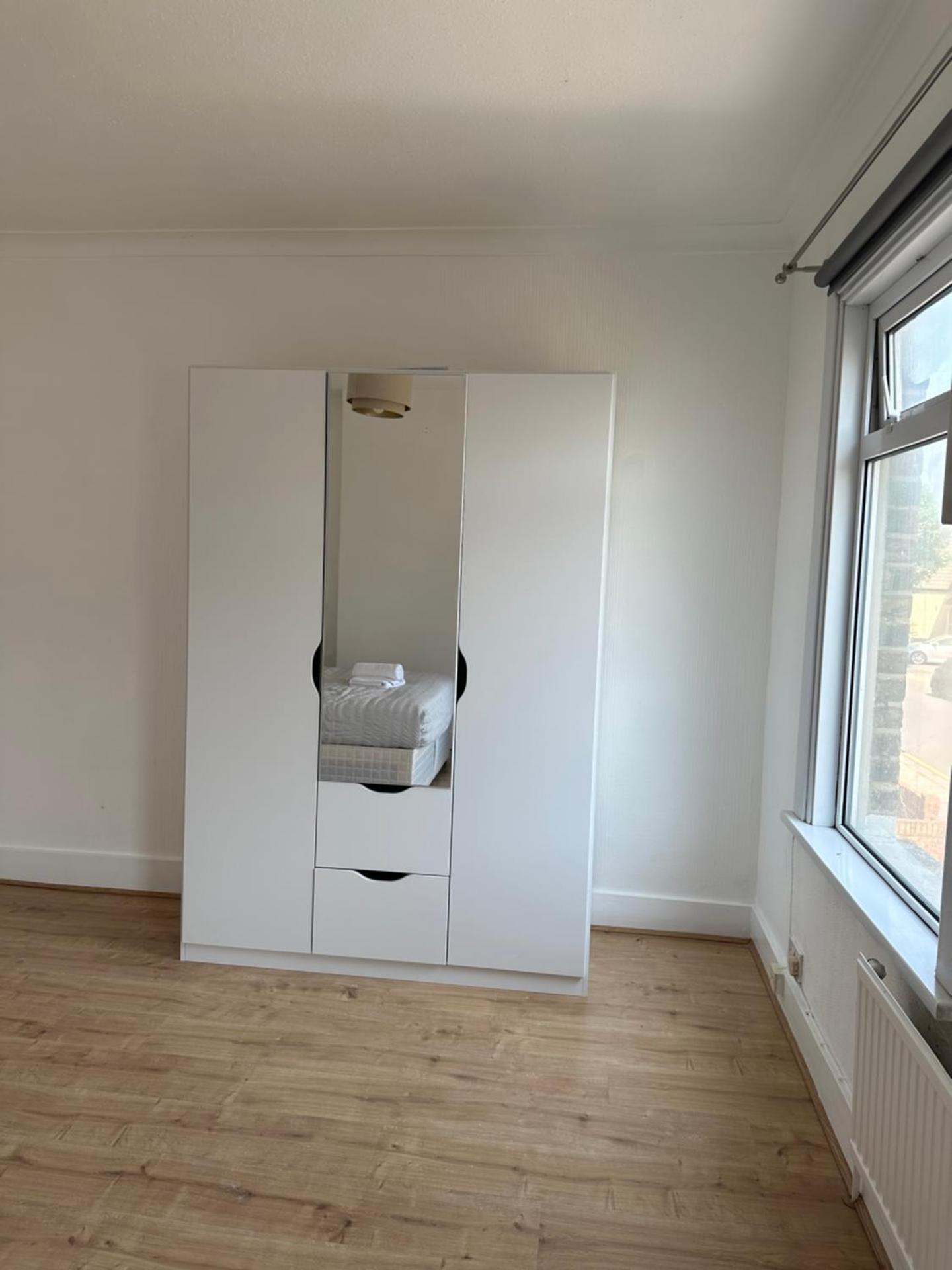 29 minits to airport and 29 mints to Liverpool st central London