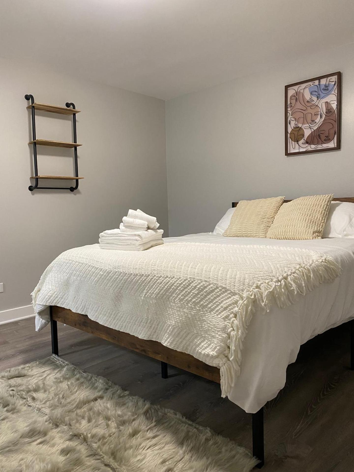 Stylish Urban Retreat 3 Bedroom Newly Remodeled