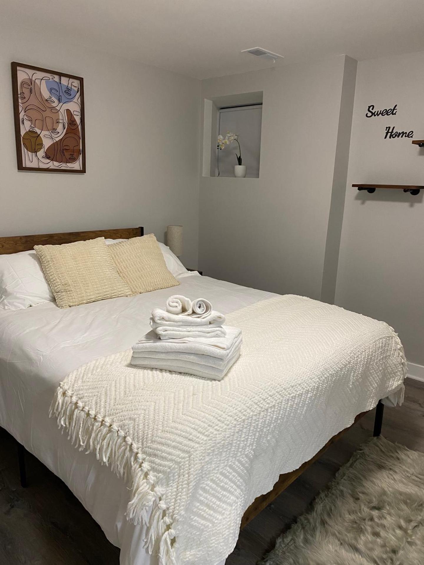 Stylish Urban Retreat 3 Bedroom Newly Remodeled