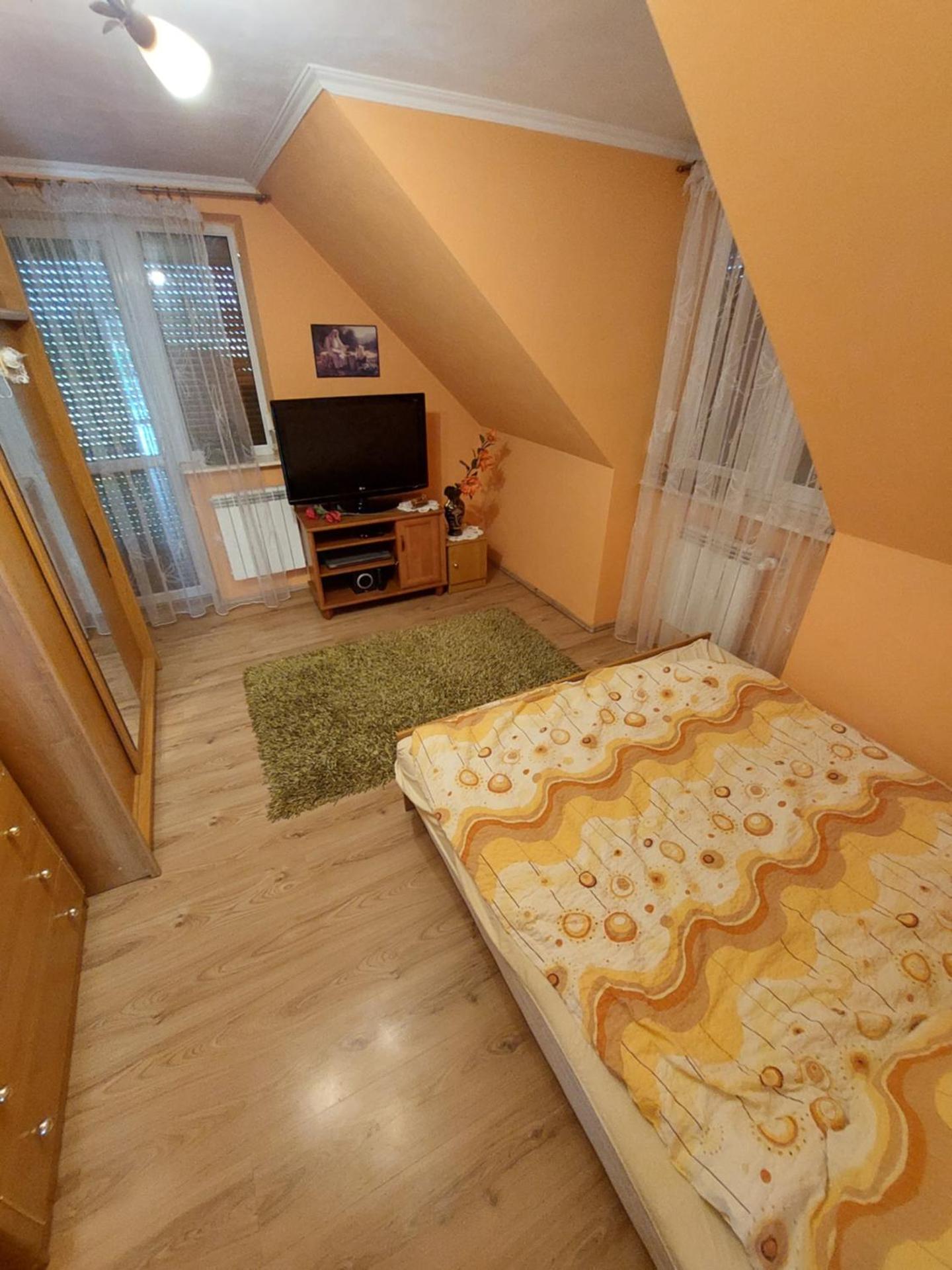 Pokoje w domu na wsi