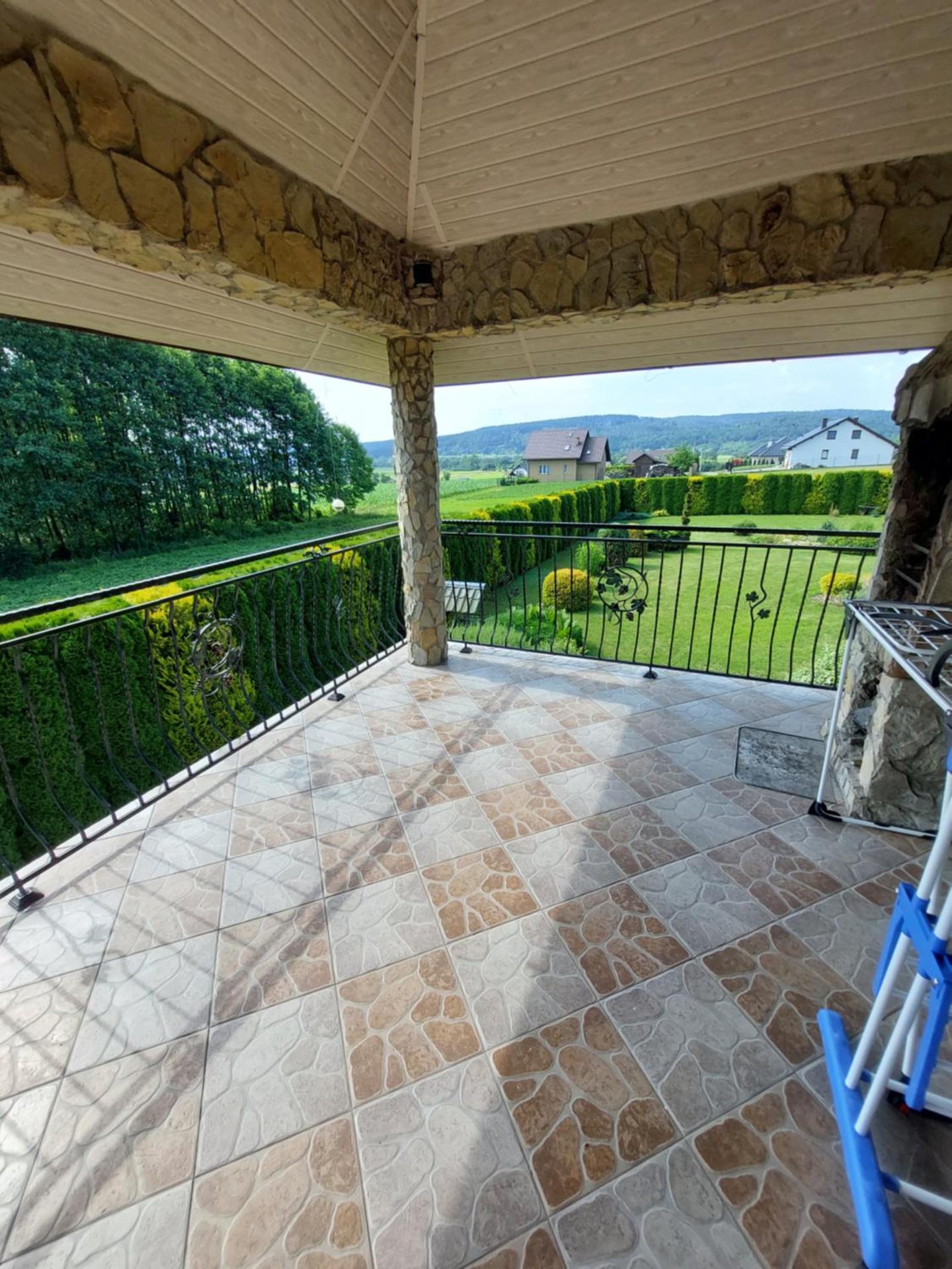 Pokoje w domu na wsi