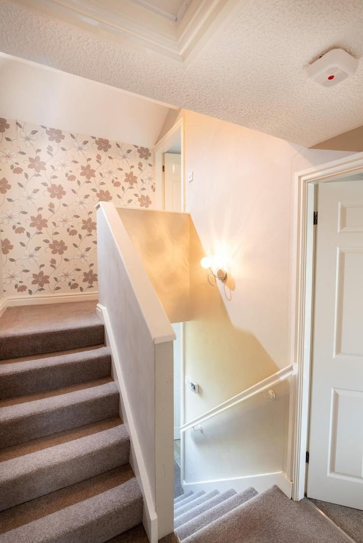 Quiet 2 Bedroomed Cottage, near the Lakes