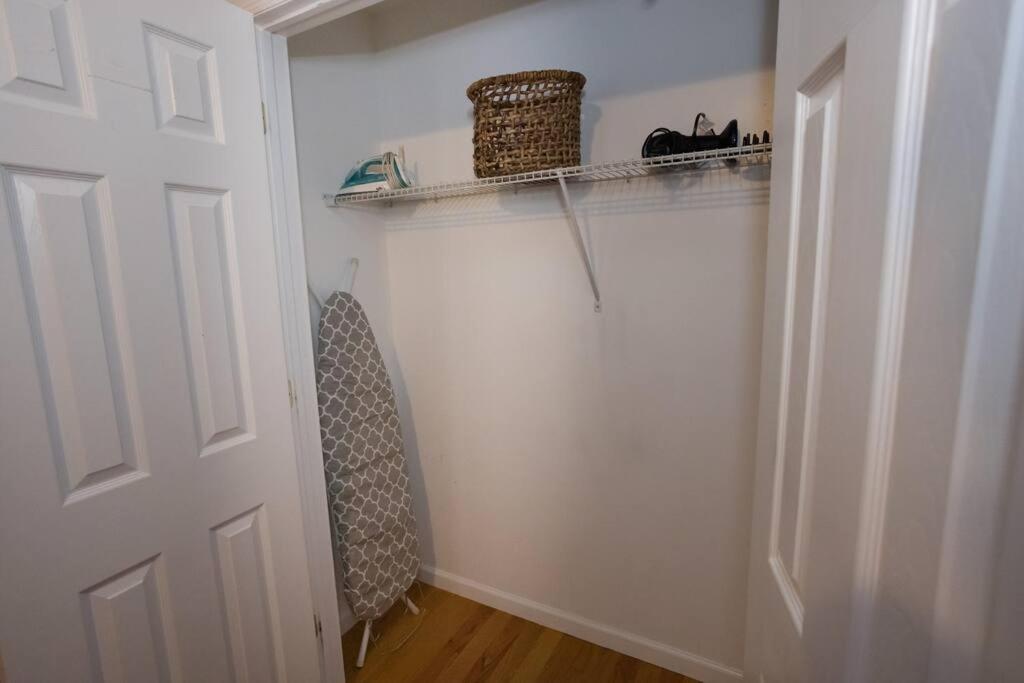 Family 3-bedroom home (2nd floor near EWR/Outlet)