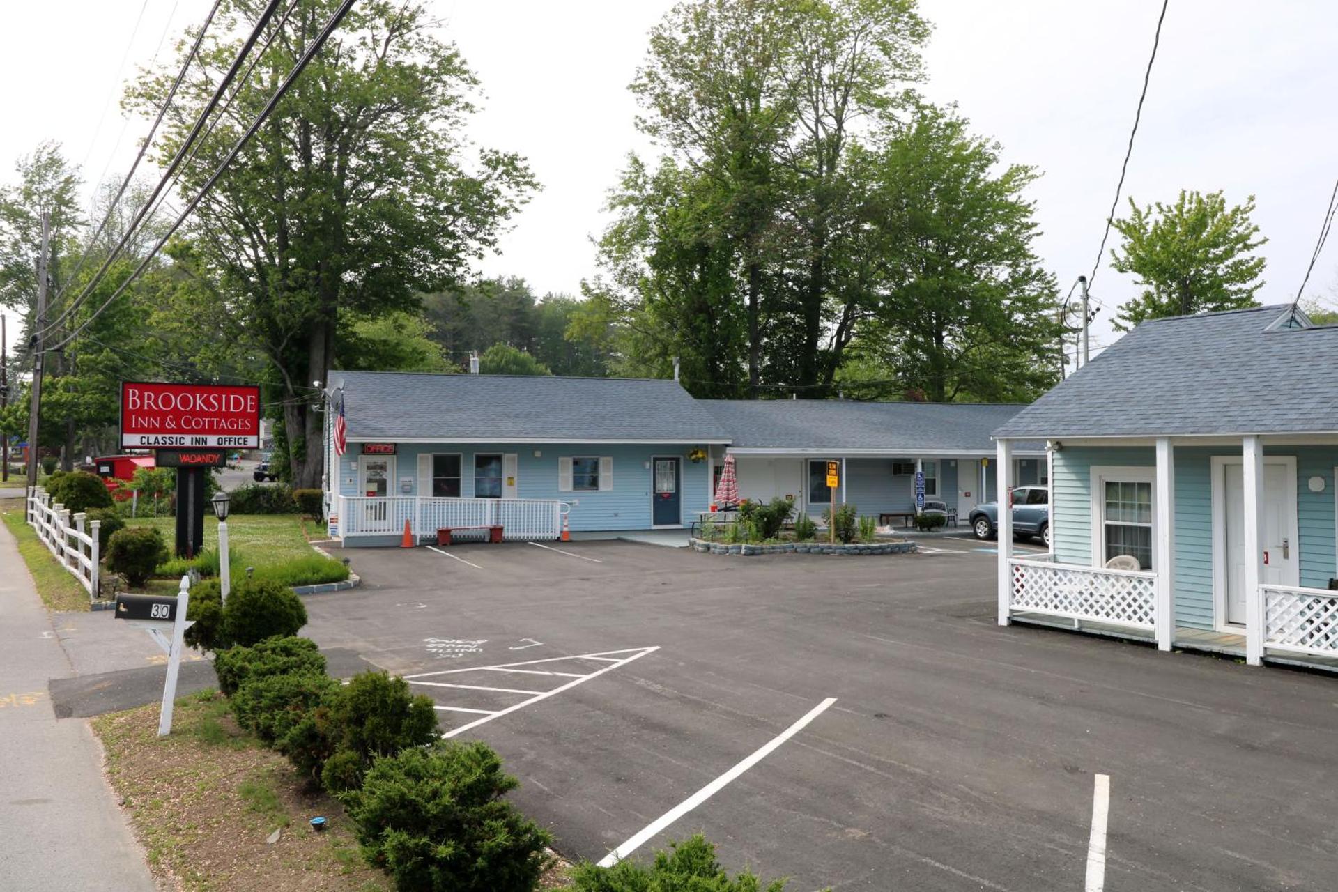 Brookside Inn & Cottages