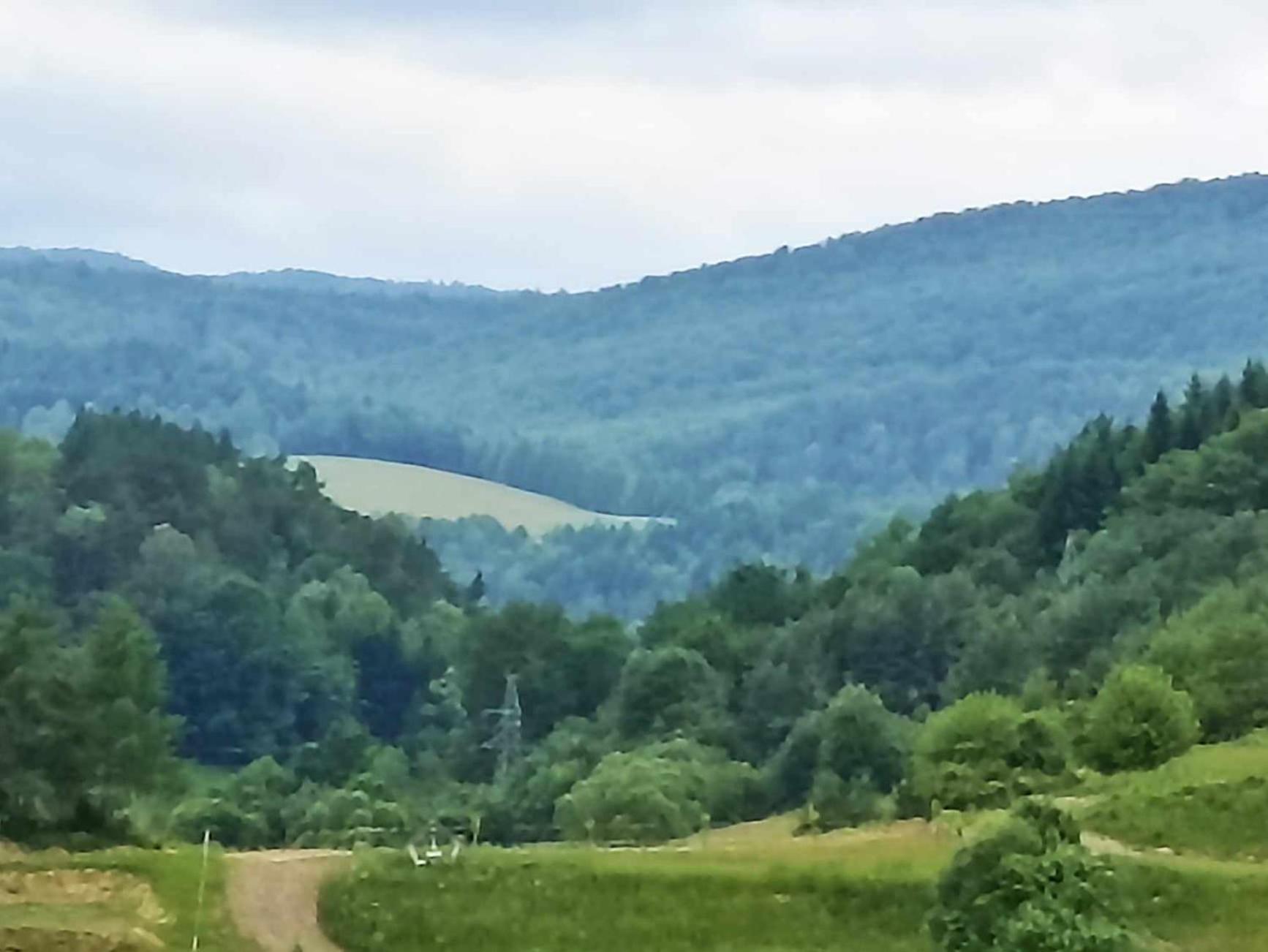 Domki i apartamenty nad jeziorem solińskim z basenem I widokiem na góry