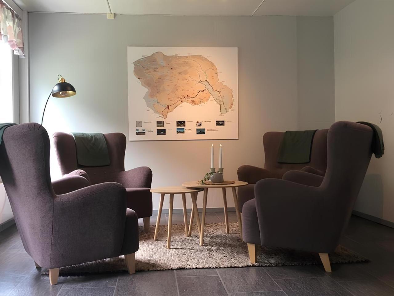 Communal lounge/ TV room