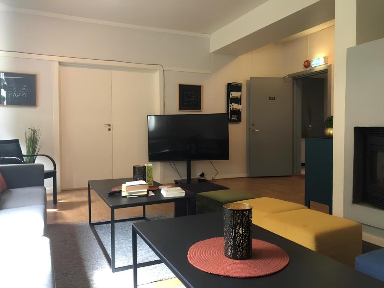 Communal lounge/ TV room