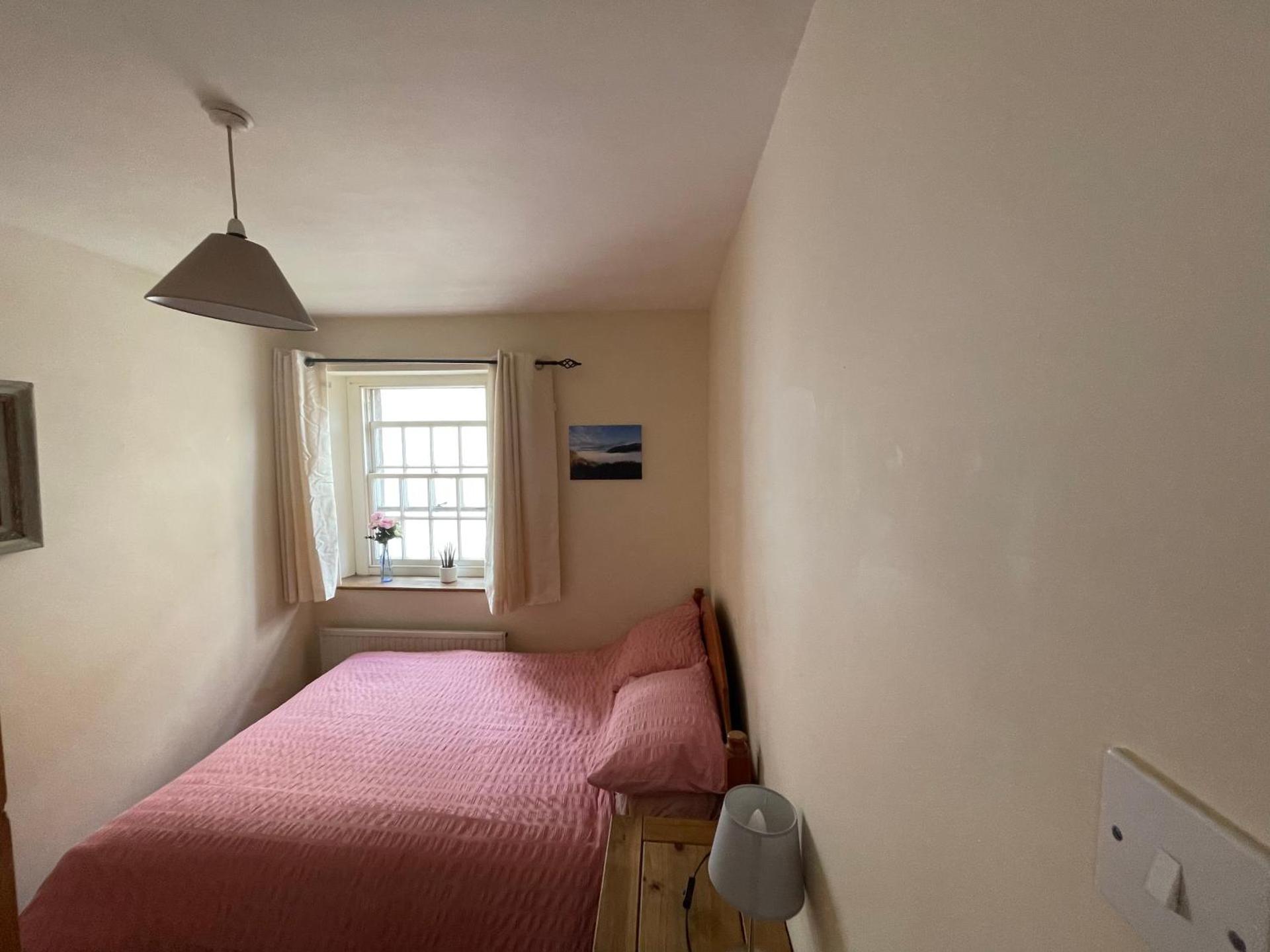 Robinsons Cottage, central and quiet