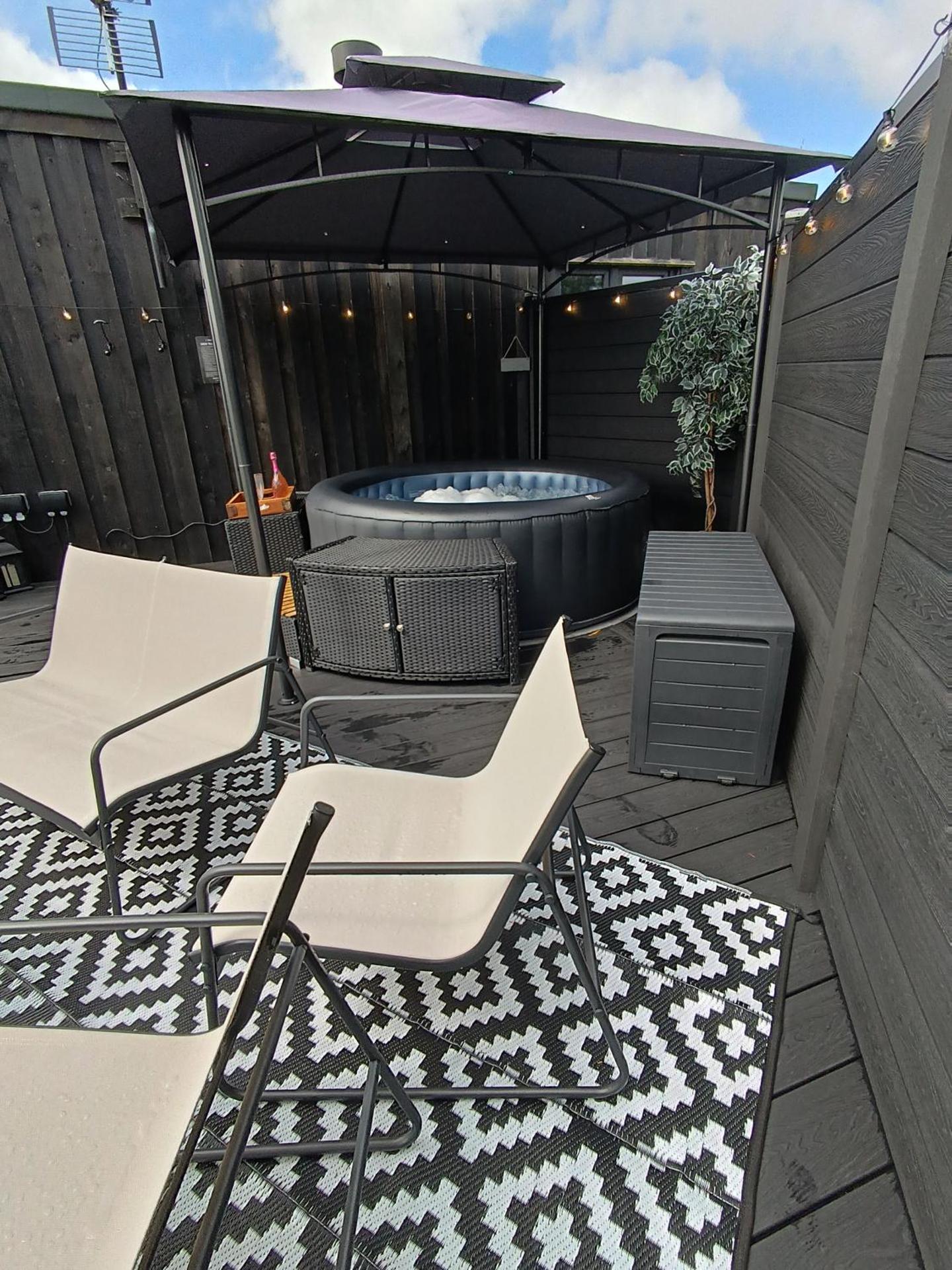 The POD Unique & Stylish Luxury Accommodation With Hot Tub