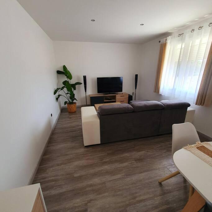 Joli haut de villa 3 chambres climatisé avec jacuzzi