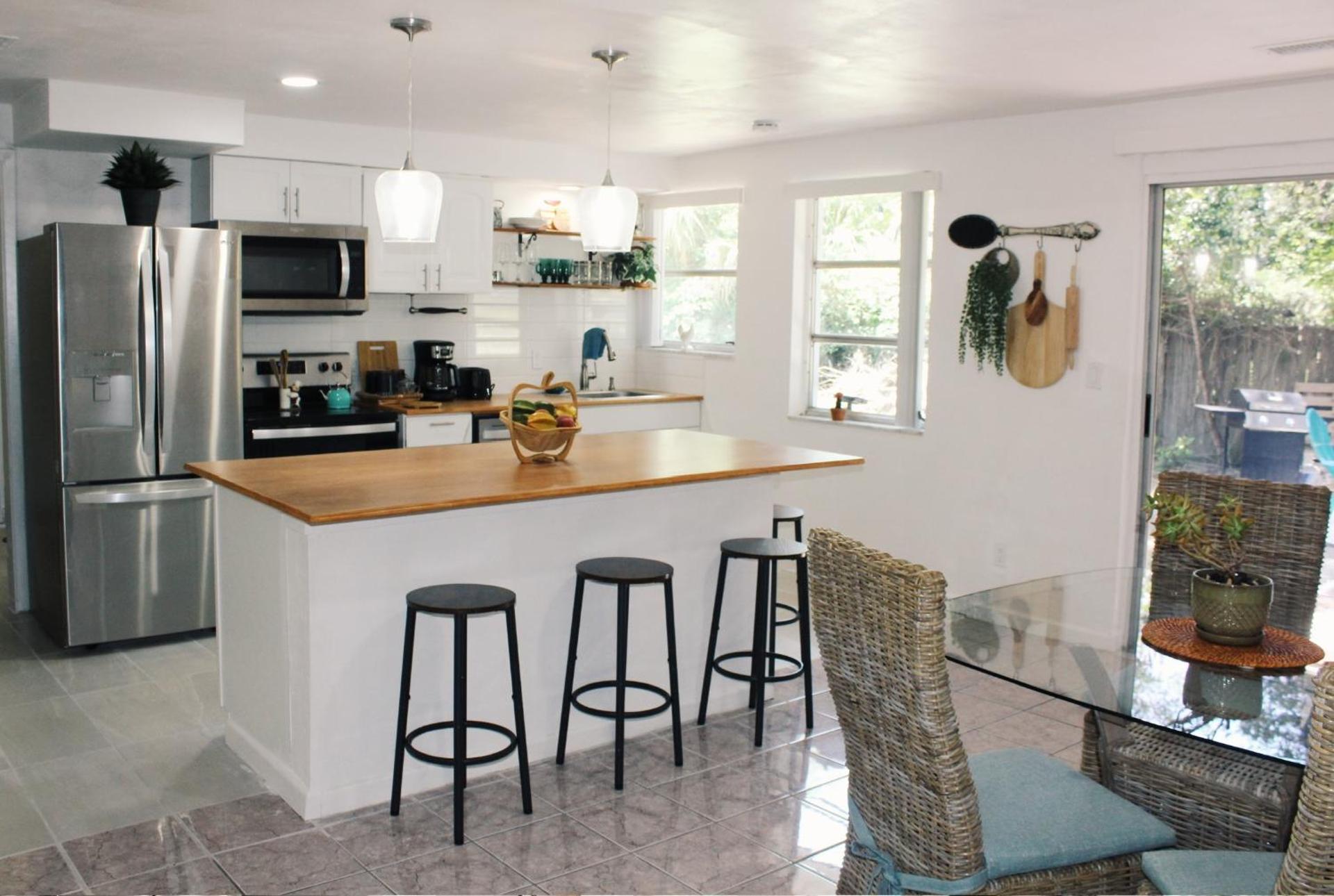 5 min from Weeki Wachee park- Fully Fenced 3 Bedroom House