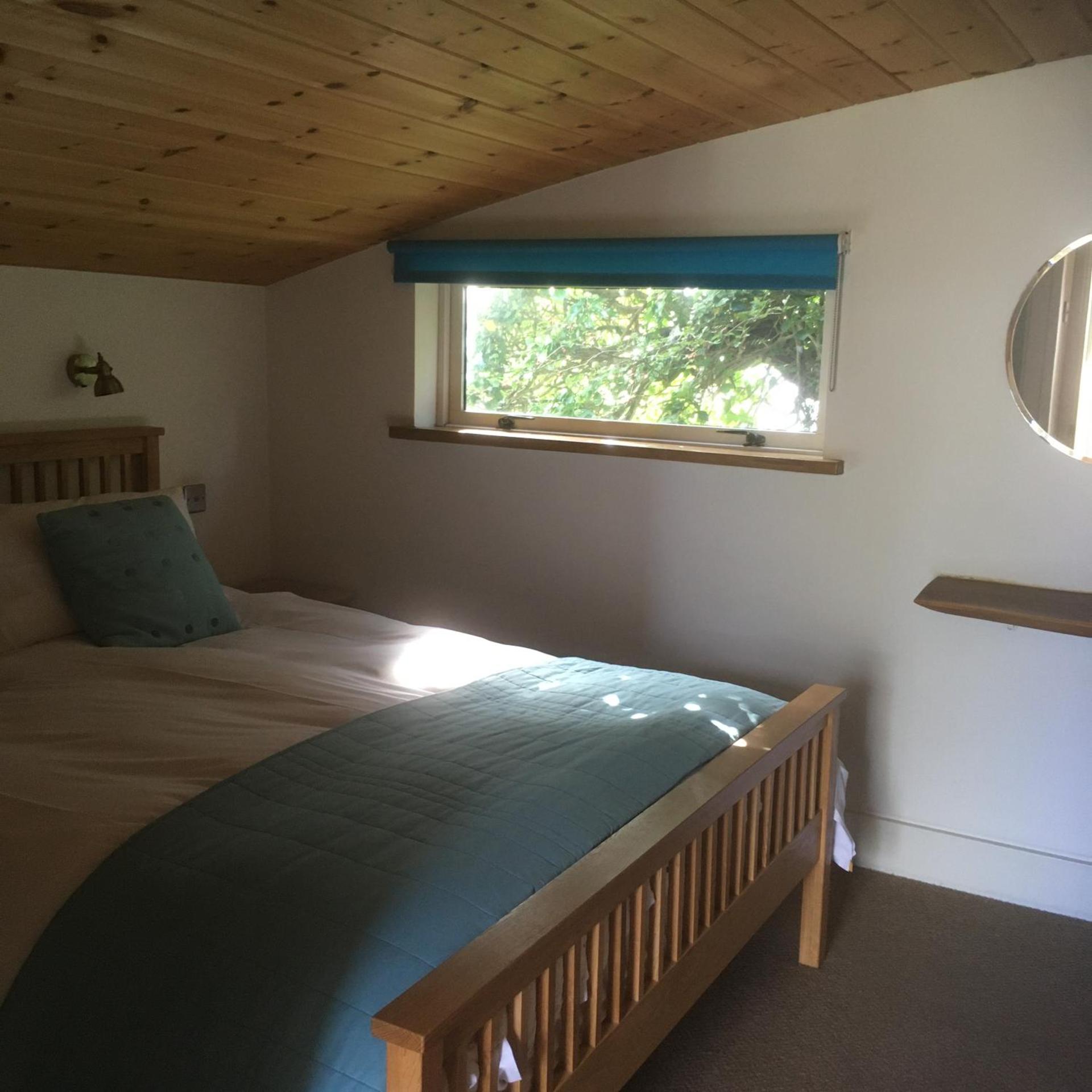 Chestnut,1 bedroom loft apartment with wood burner