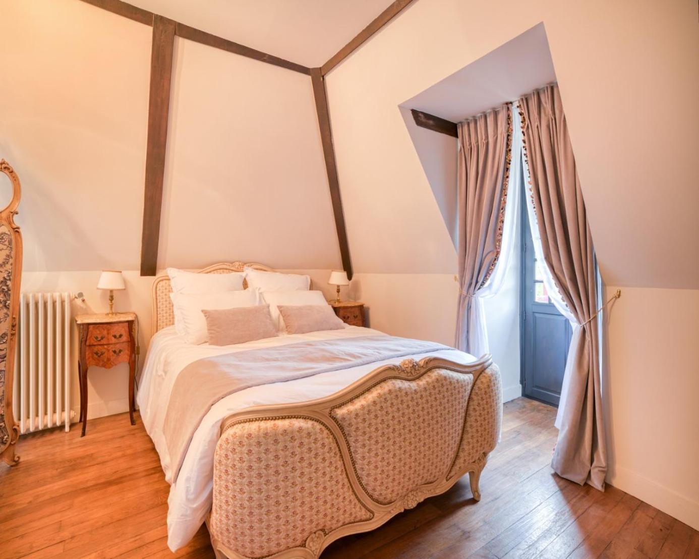 Le Petit Château de Barbizon au Bois du Mée