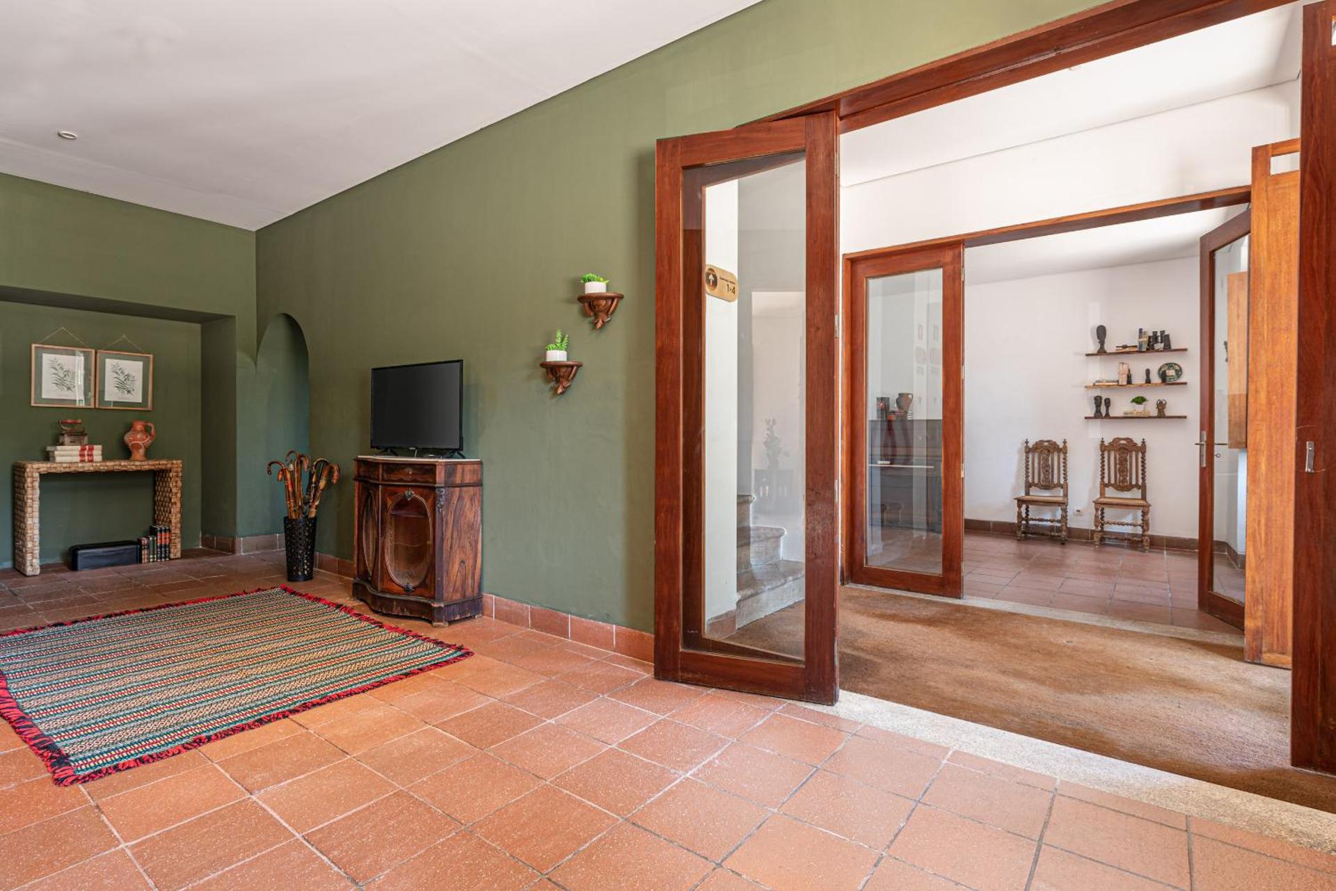 Communal lounge/ TV room