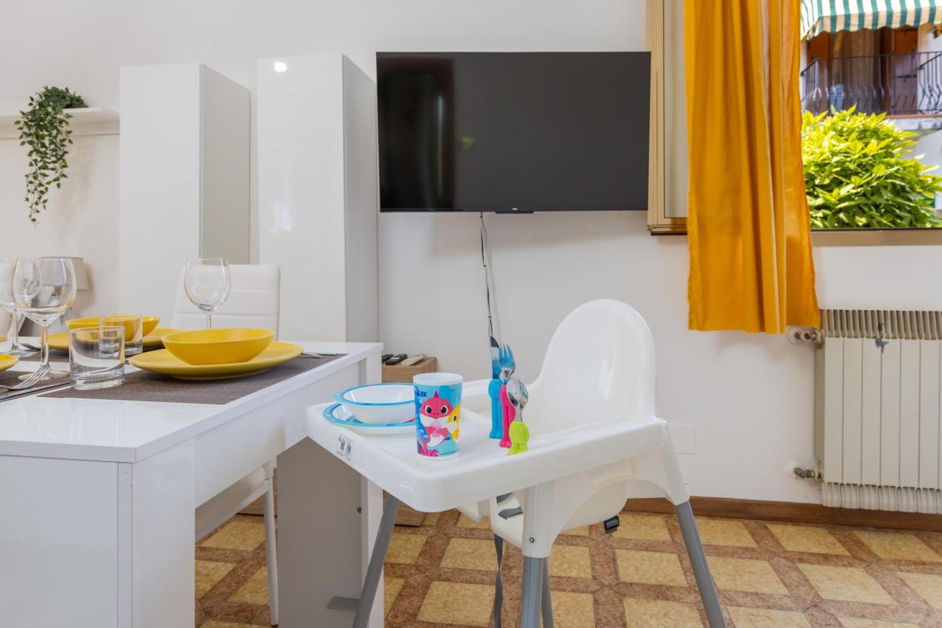 Communal lounge/ TV room