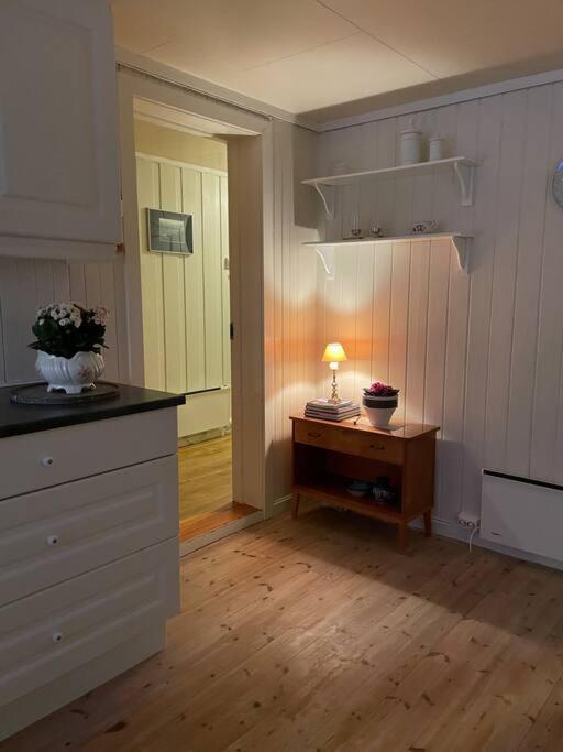 Koselig gammelt hus på gård