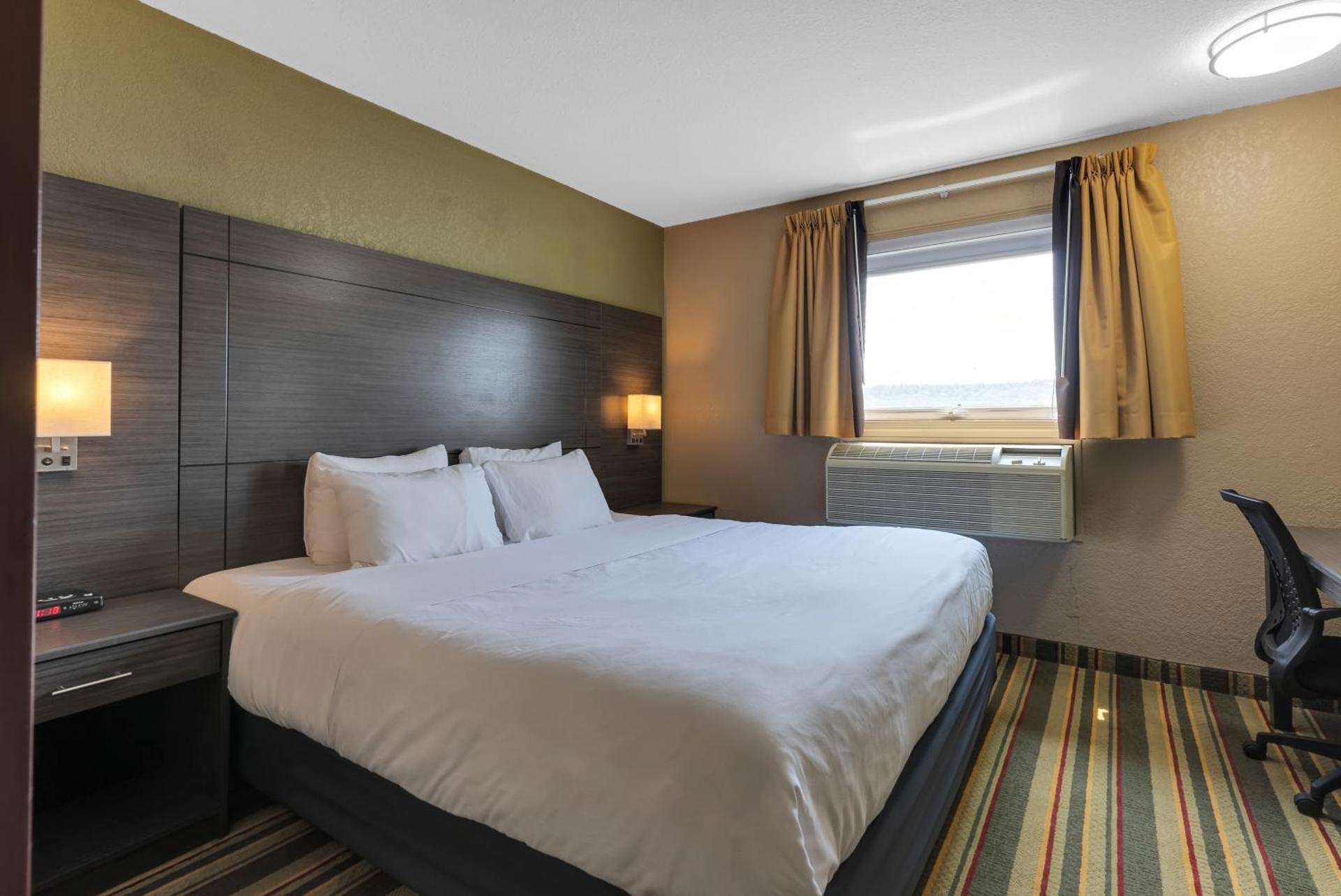 King Suite - Non-Smoking