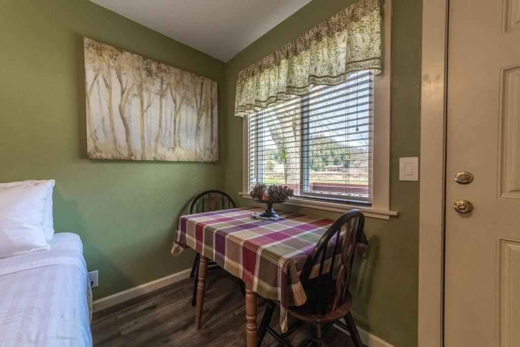 Elk Meadow Cabins 17B Gold Rush - Single Room