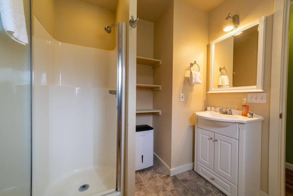 Elk Meadow Cabins 17B Gold Rush - Single Room