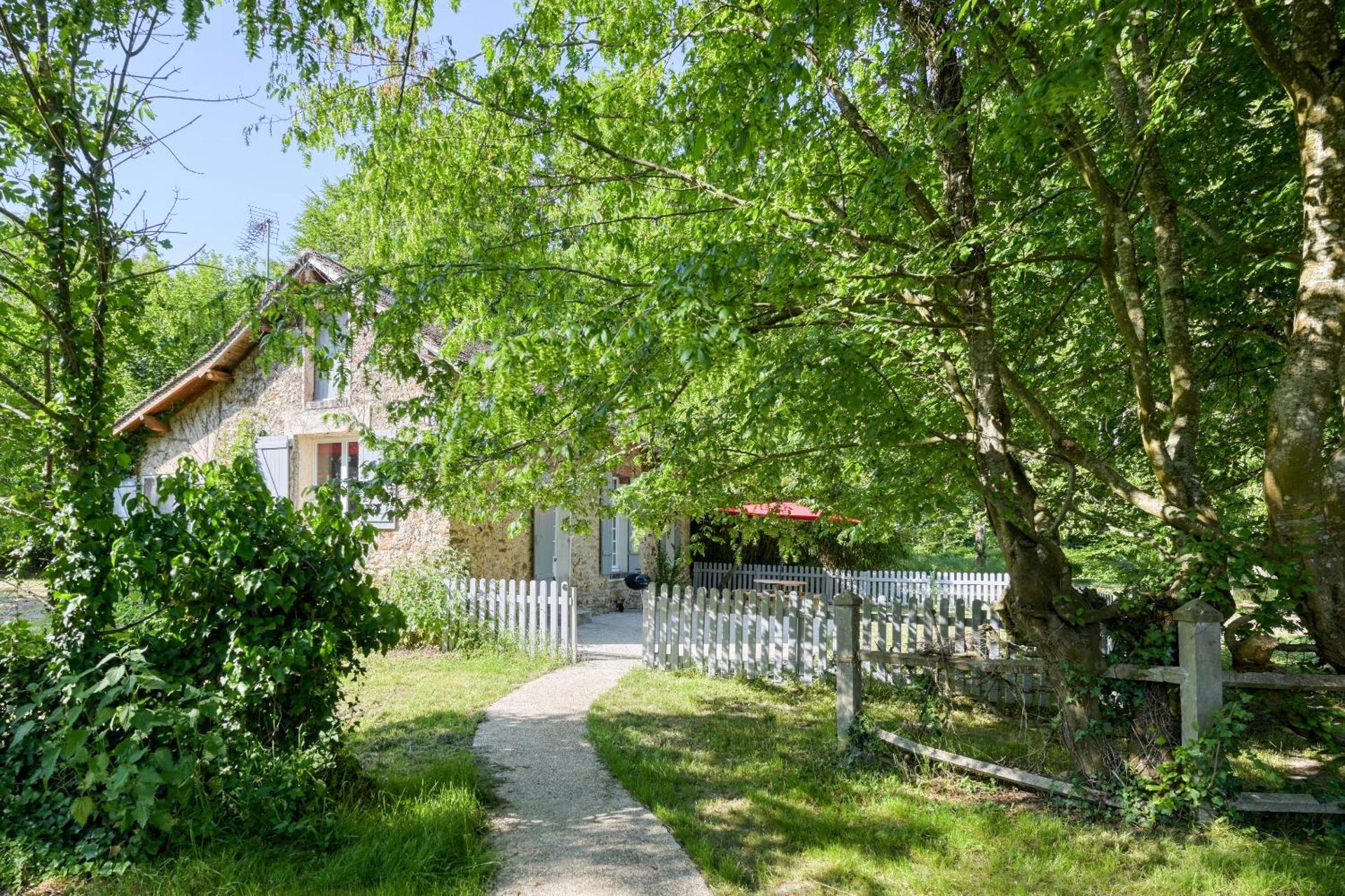 Le Petit Château de Barbizon au Bois du Mée
