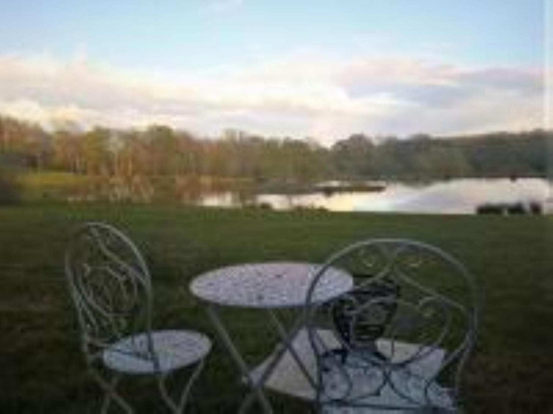 Idyllic Shepherds Hut glorious views to South Downs 'Perch'