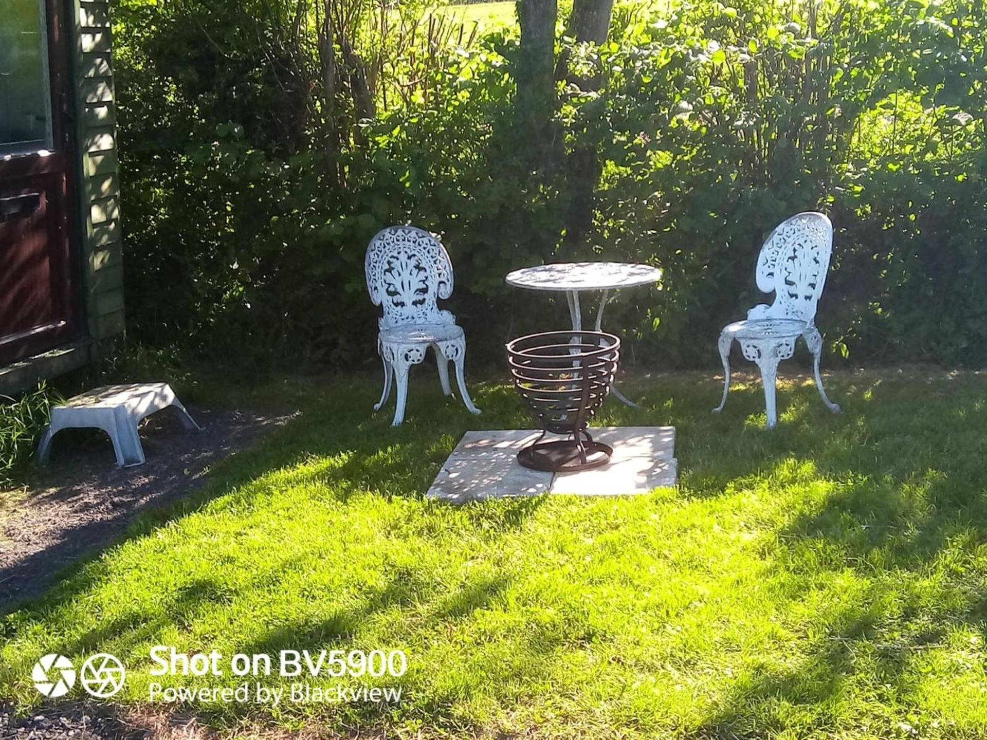 Peaceful ensuite lakeside cabin 'Tench'