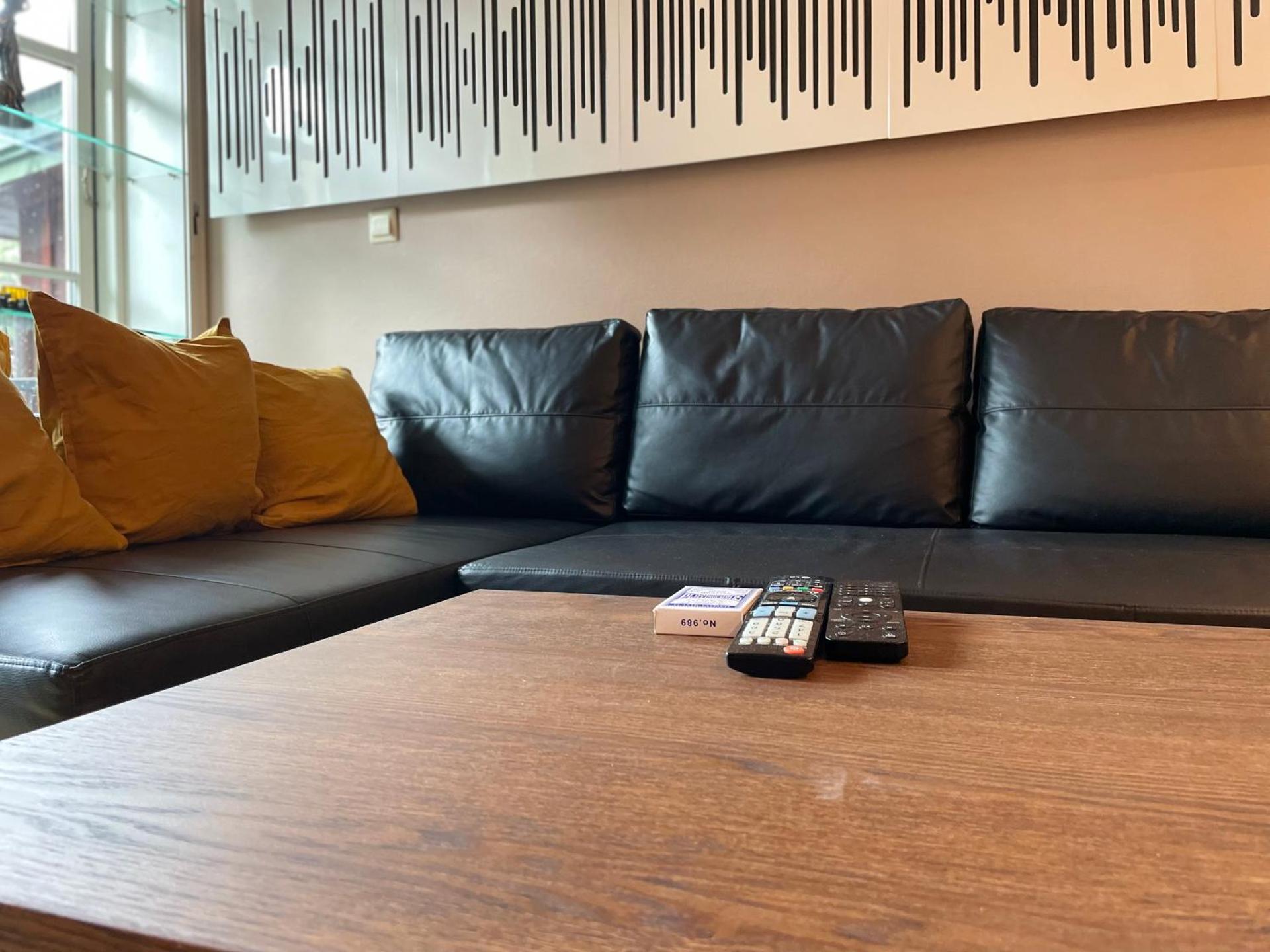 Lovely condo with fireplace & parking@city center