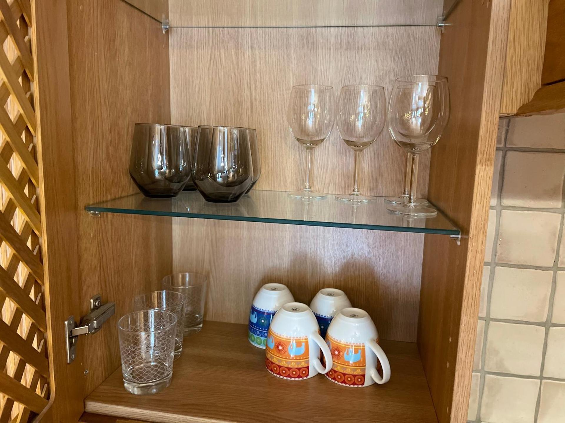 Lovely condo with fireplace & parking@city center