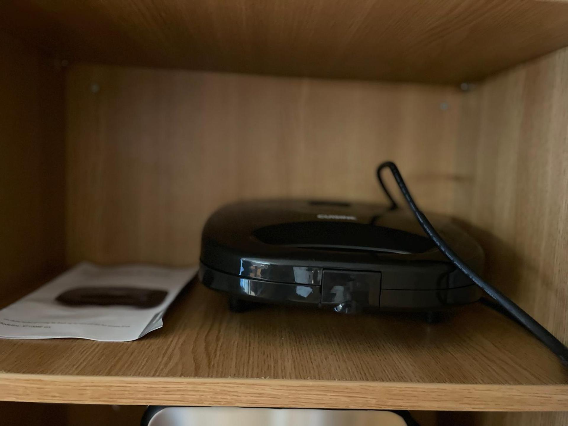 Lovely condo with fireplace & parking@city center