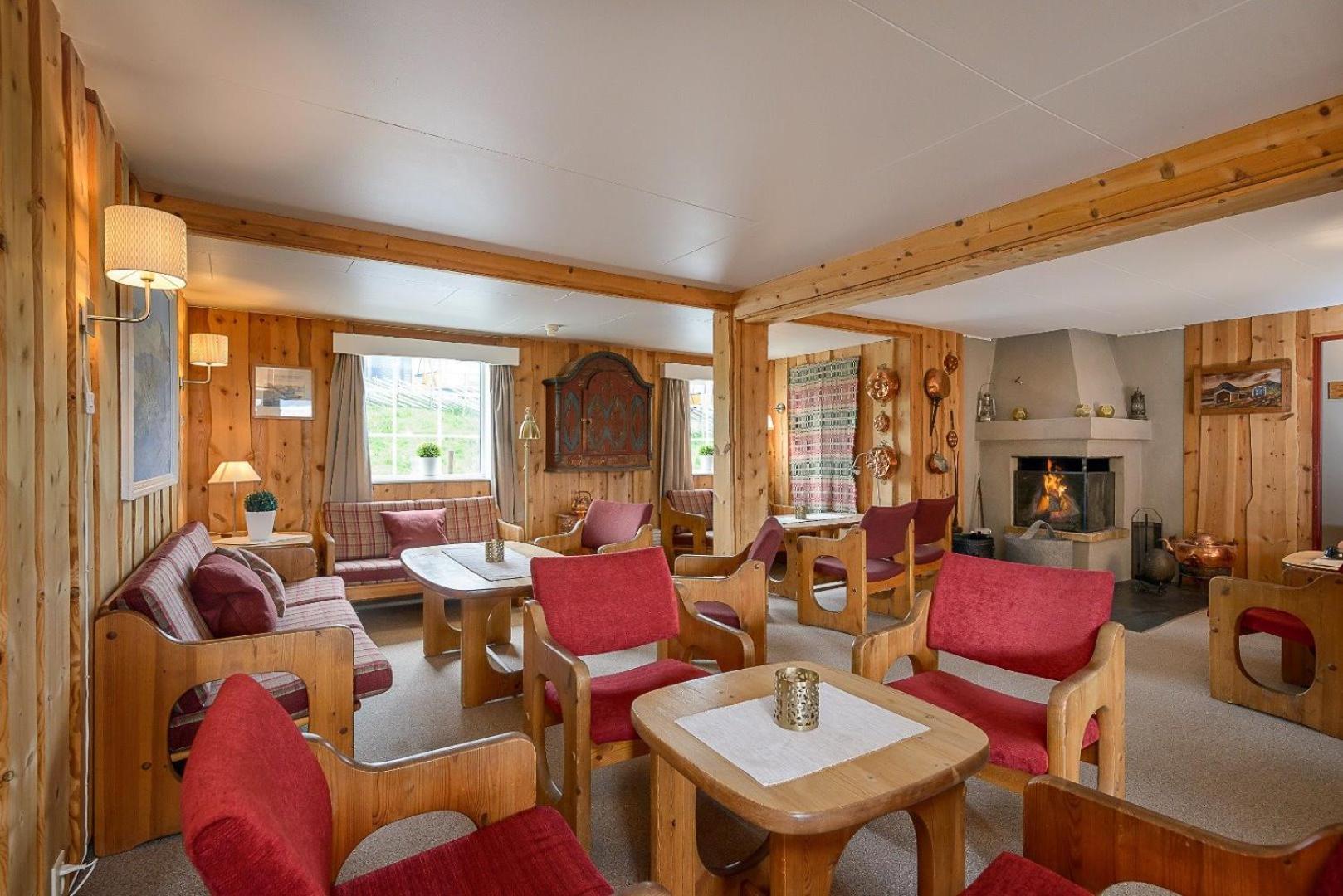 Communal lounge/ TV room