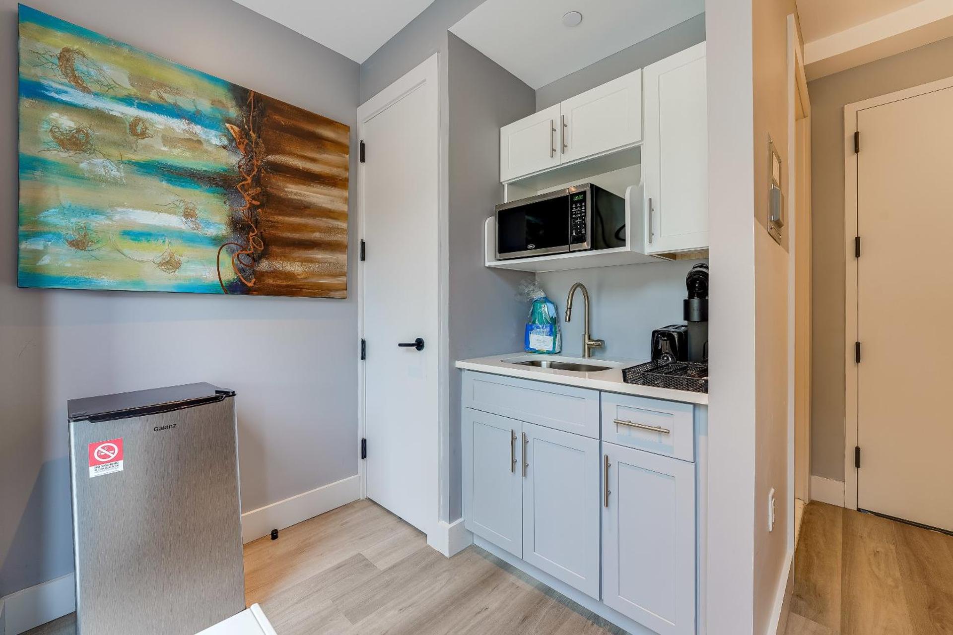 Kitchen or kitchenette