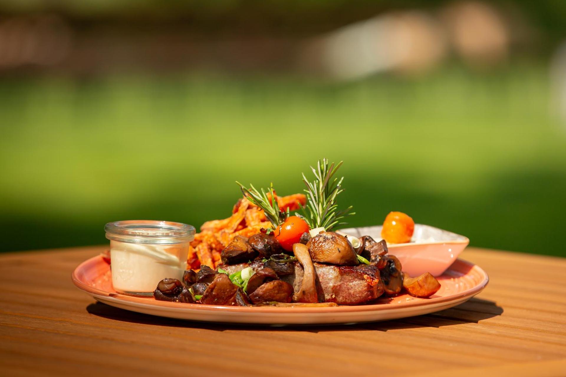 Restaurant/places to eat