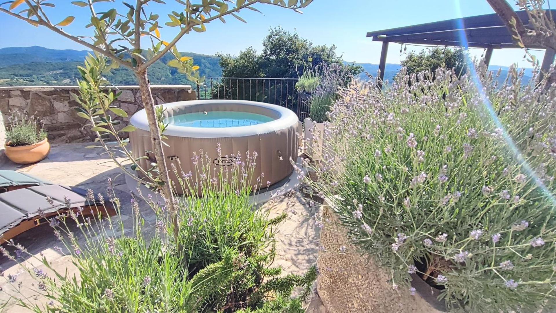 Amazing STUDIO CASA FERMEGLIA with private jacuzzie and perfect panoramic view