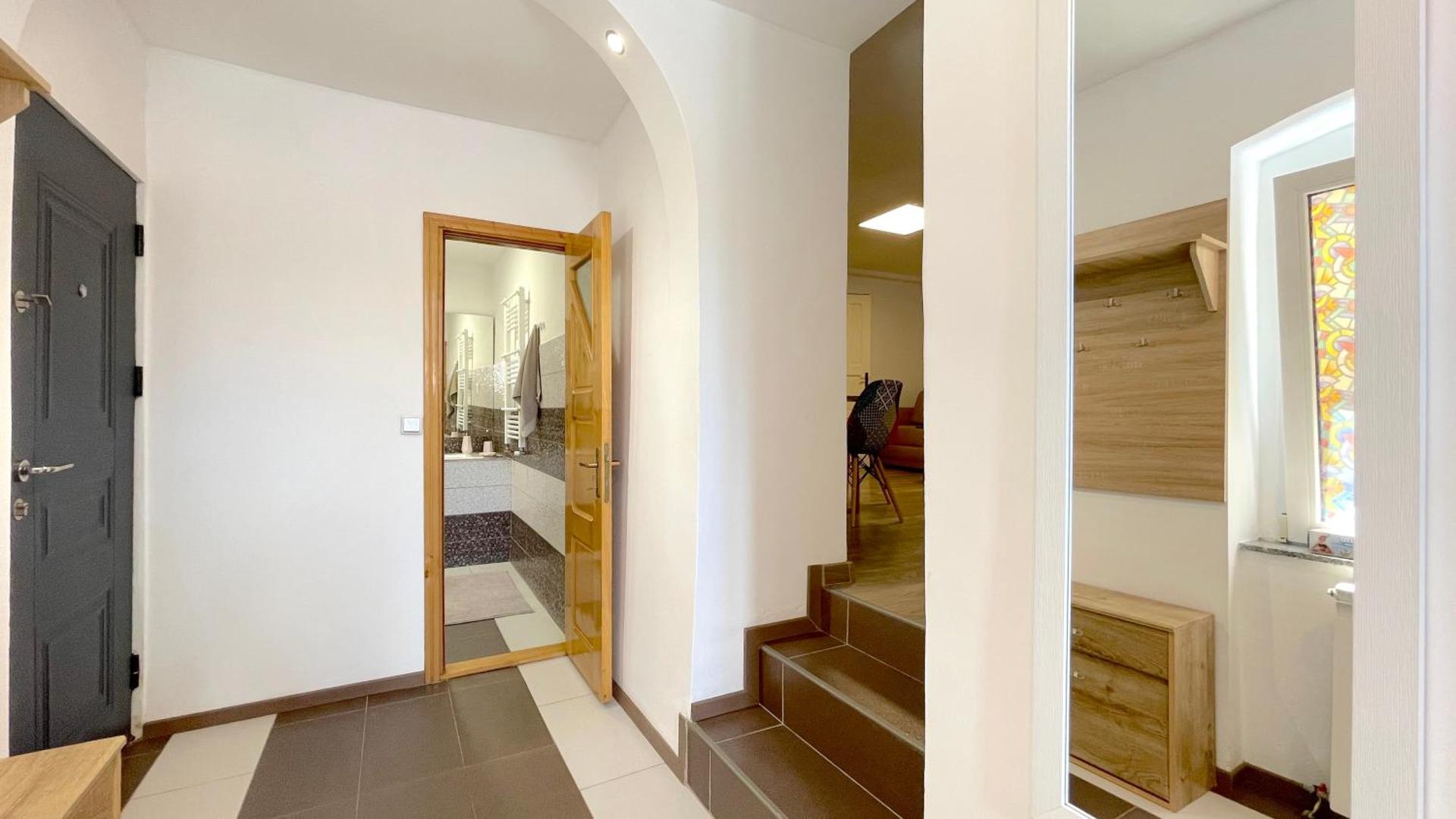 WELL Prettyplaces Apartment 001