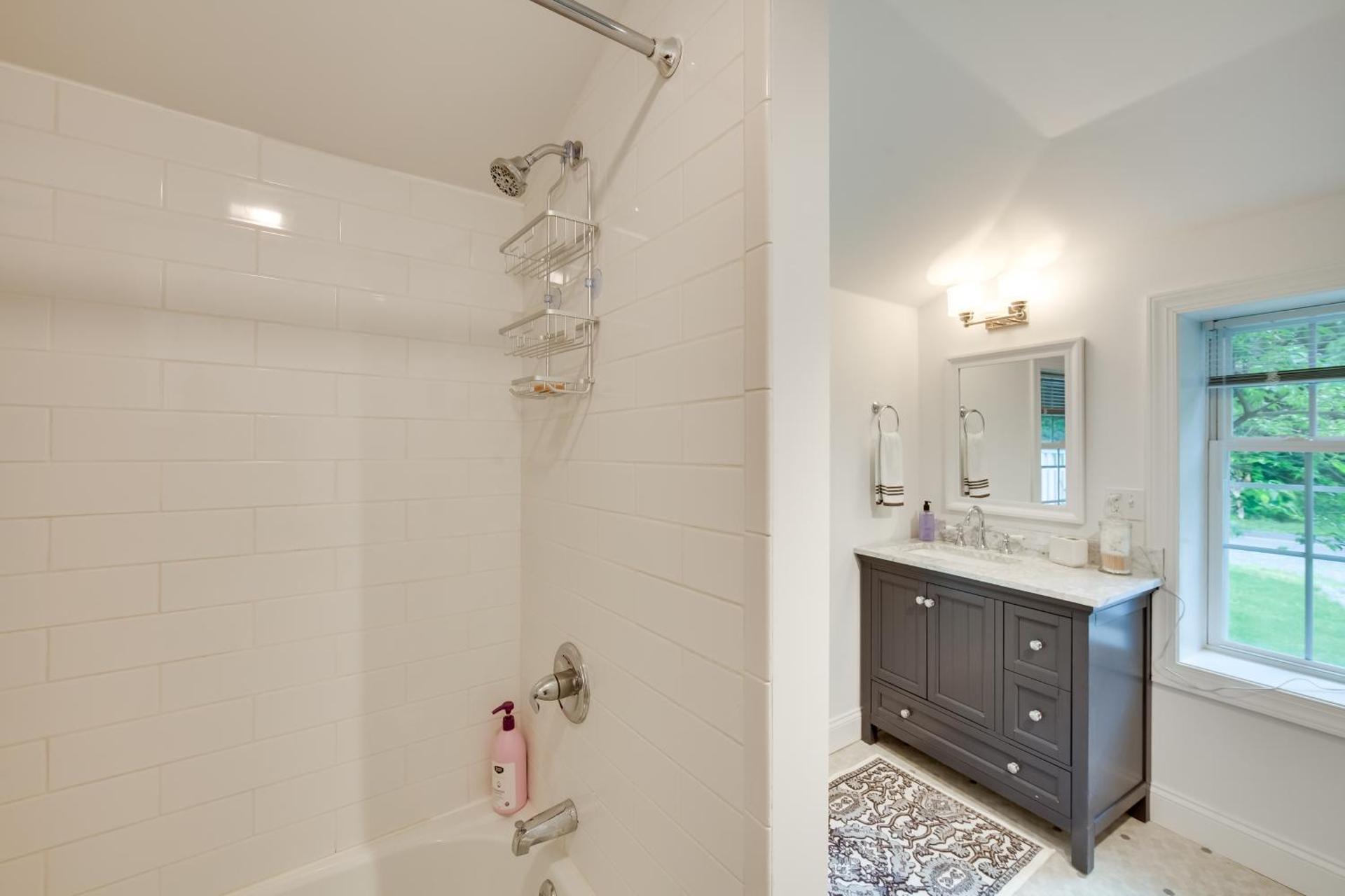 Charming Manheim Cottage with On-Site Animal Viewing