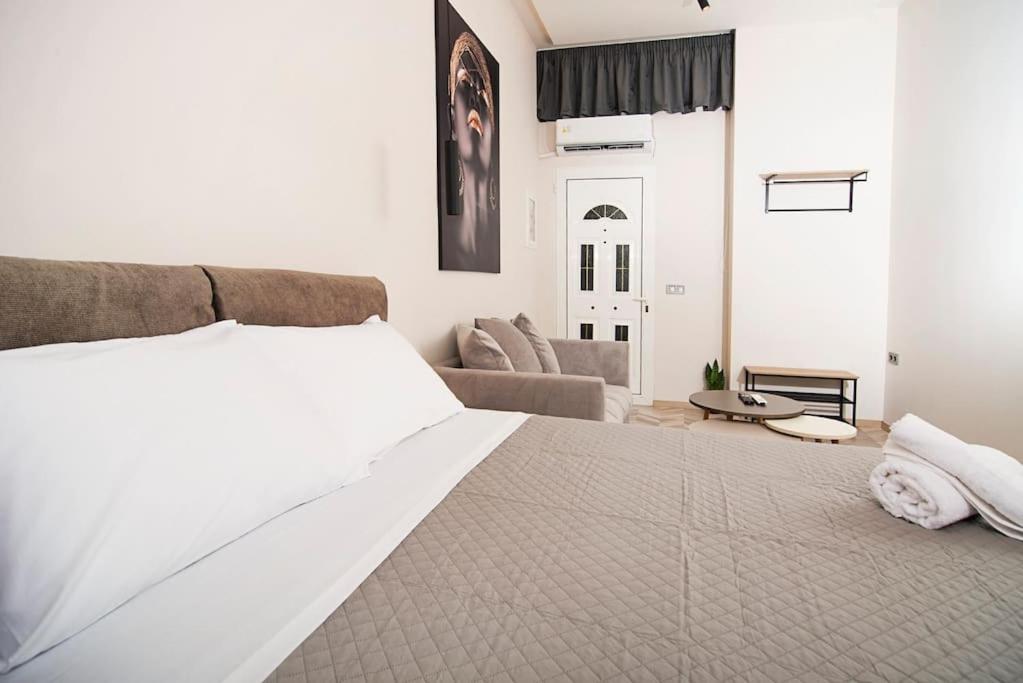 Joy's Modern-chic home